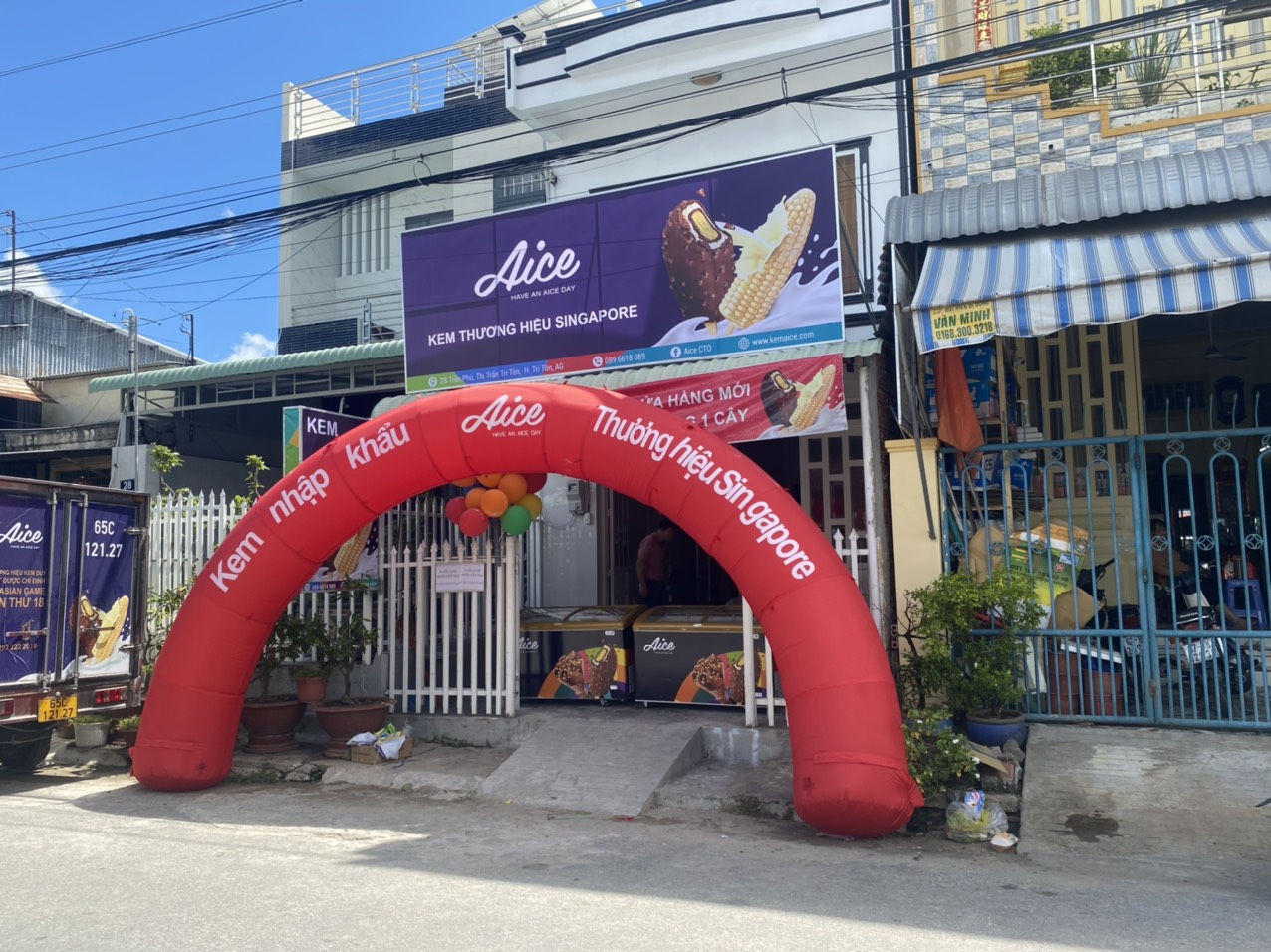 Hệ thống cửa hàng